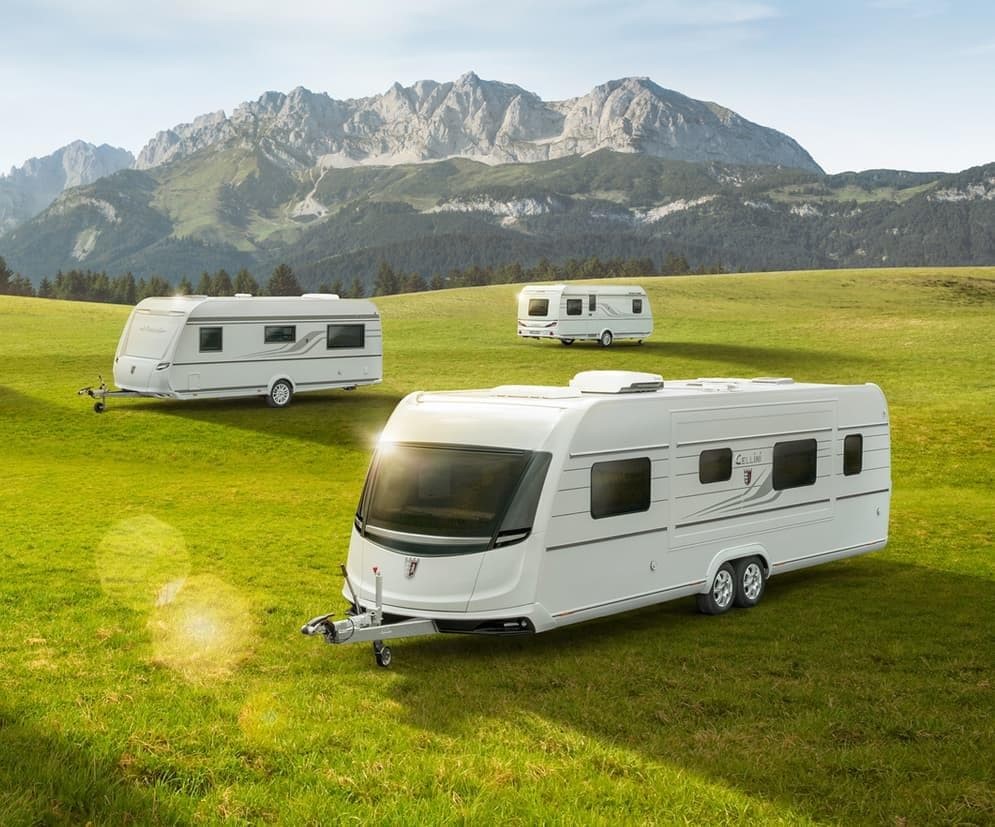 Fotografía de caravanas en el monte, comprar caravana